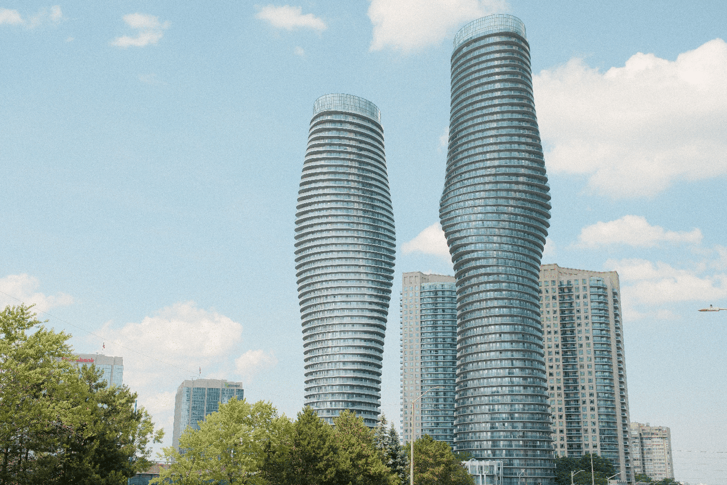 Mississauga Rental Market Report: Condo vs Detached Asking Rents Through September 2026